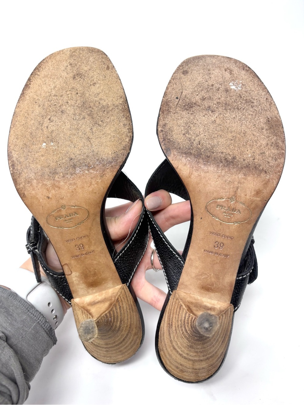 Vintage Prada Black Leather Thong Sandals Buckle T-Strap Kitten Heel size 39 - Picture 5 of 8